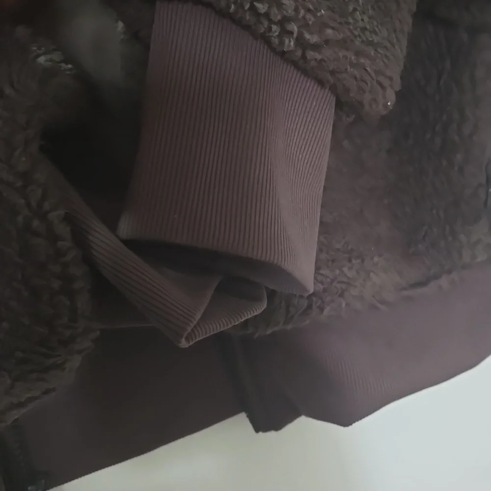 ALO Yoga Foxy Sherpa Teddy Jacket in Dark Brown - Picture 7 of 11